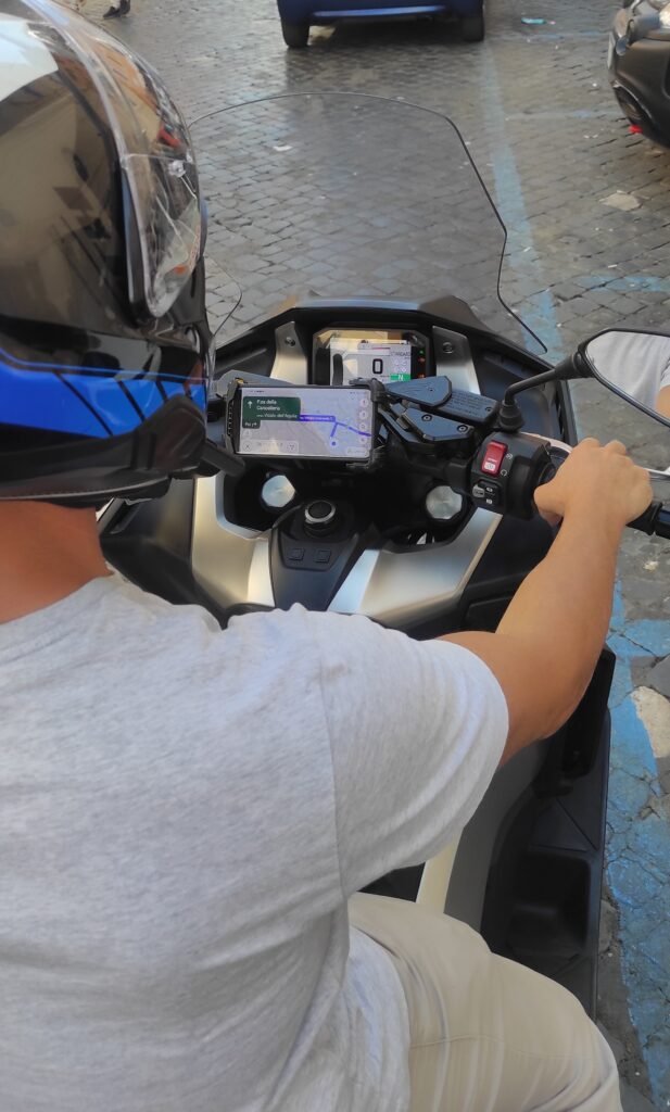 Honda Forza 750 (2022) – Staffa Centrale per GPS e Smartphone